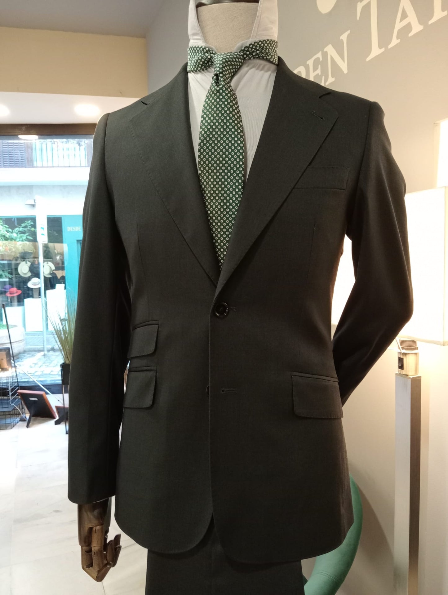 Traje gris marengo
