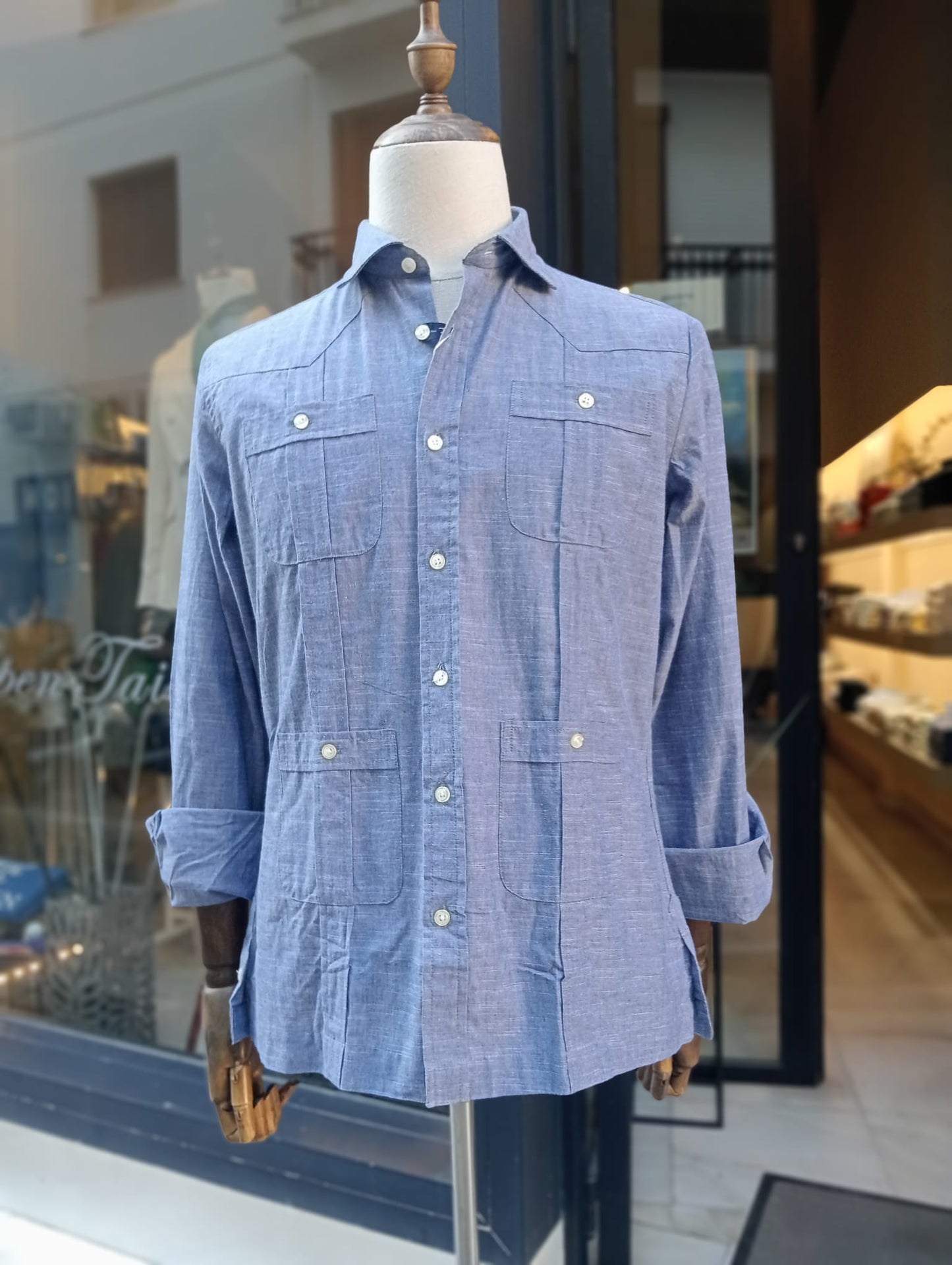 Guayabera azulona