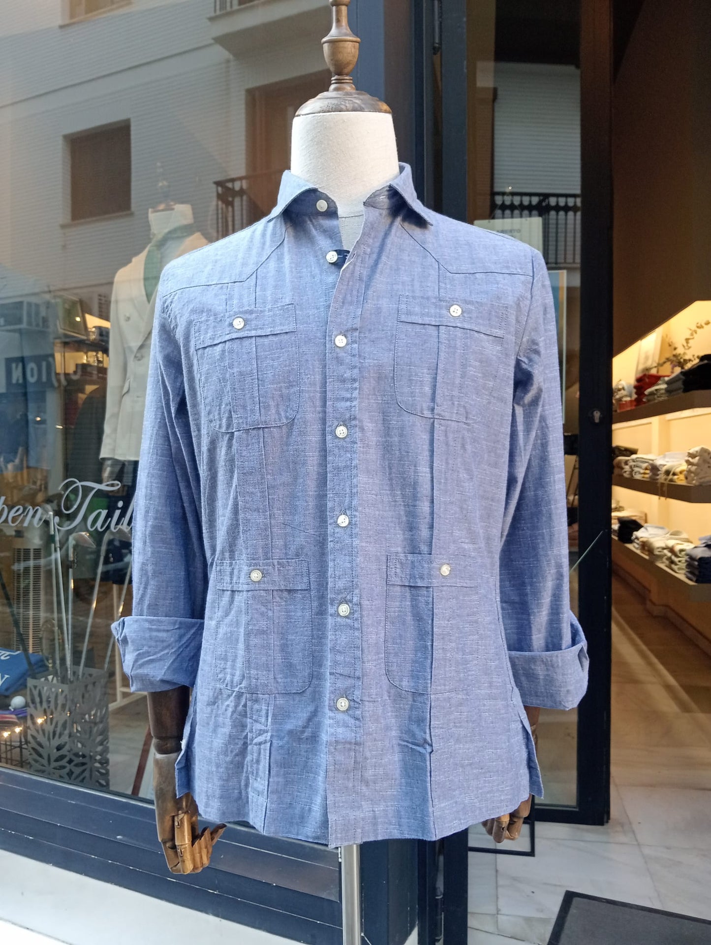 Guayabera azulona