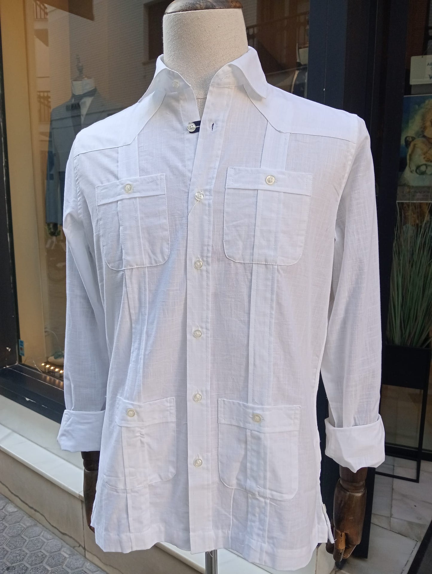 Guayabera blanca
