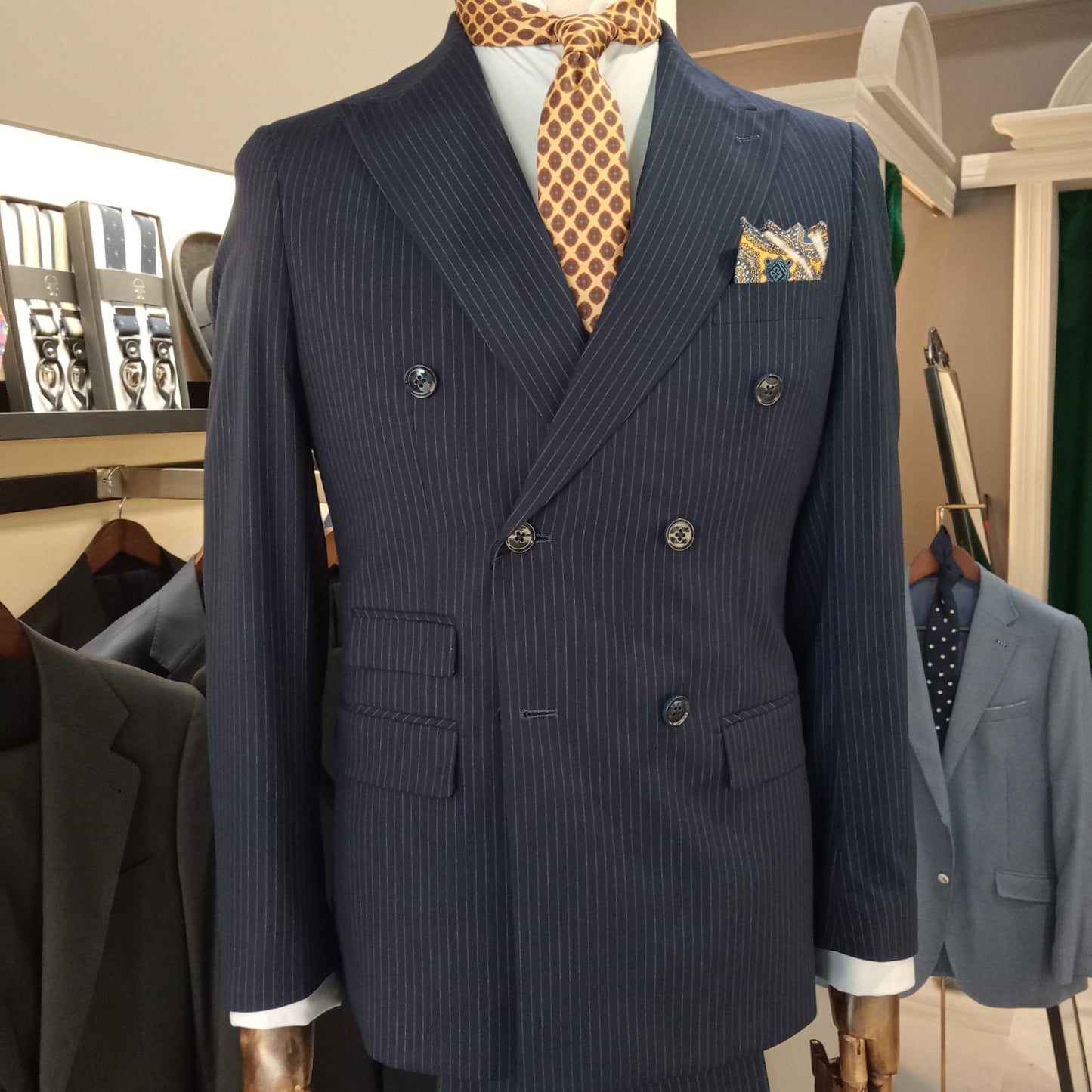 Traje cruzado raya diplomática