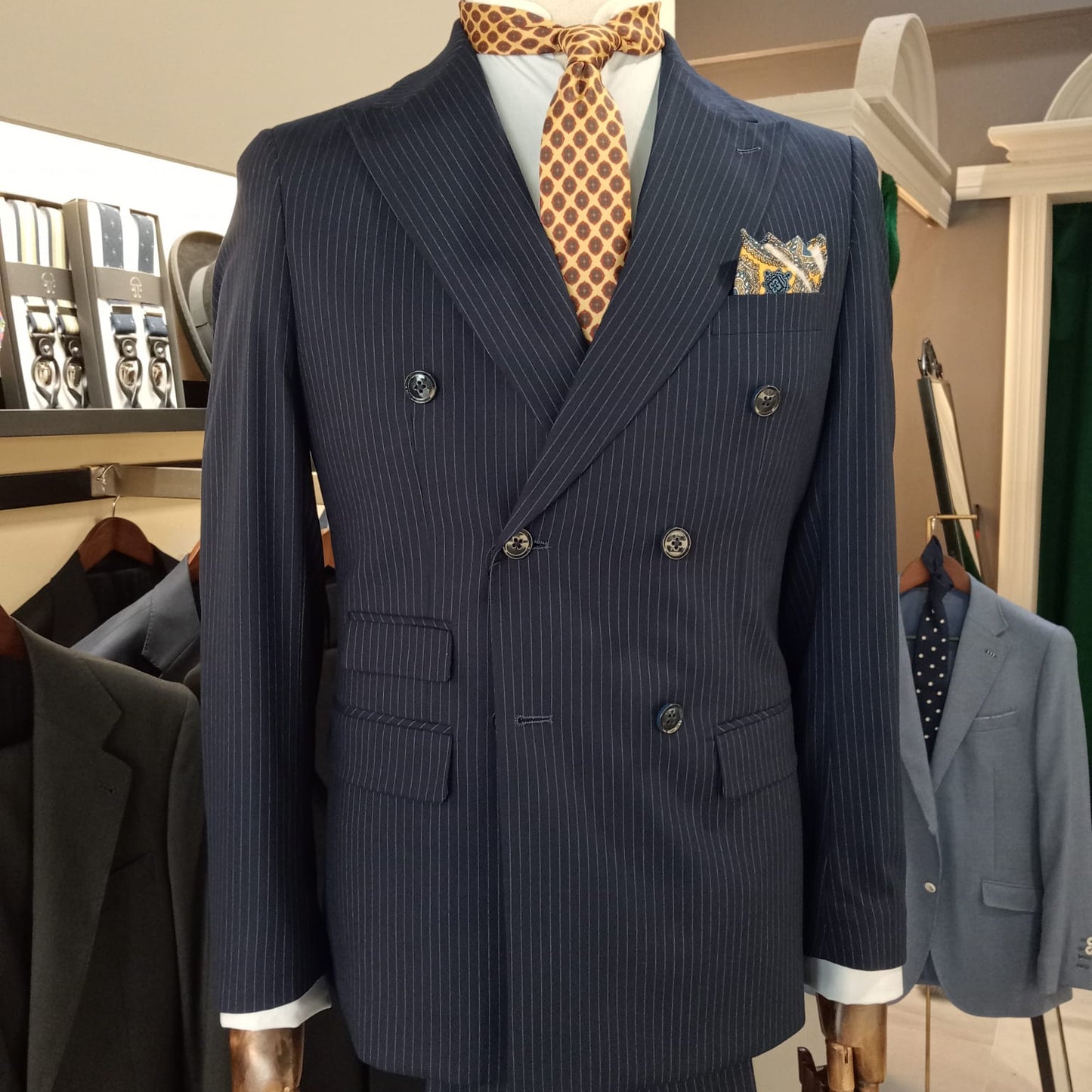 Traje cruzado raya diplomática