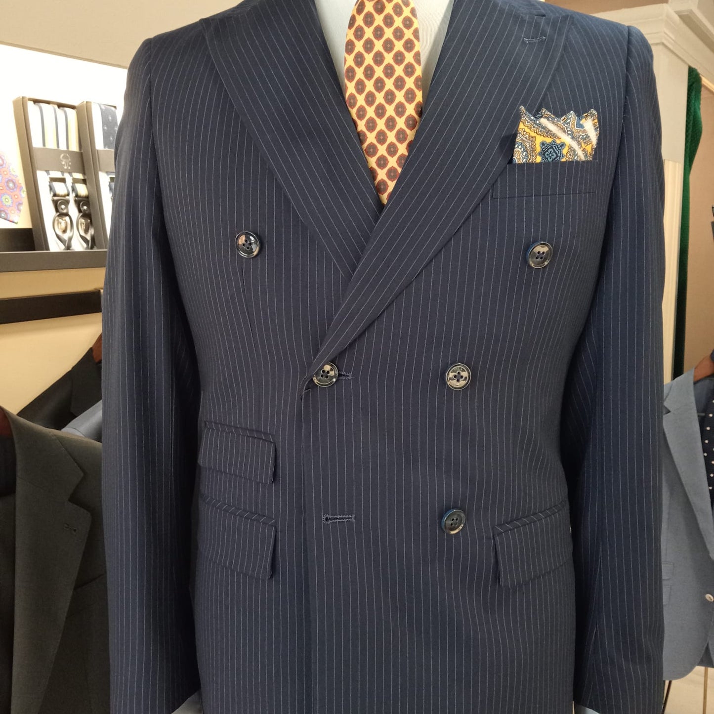 Traje cruzado raya diplomática