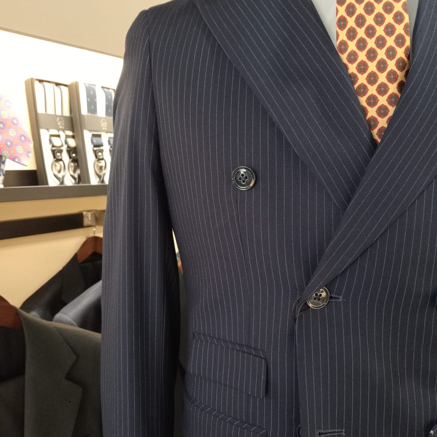 Traje cruzado raya diplomática