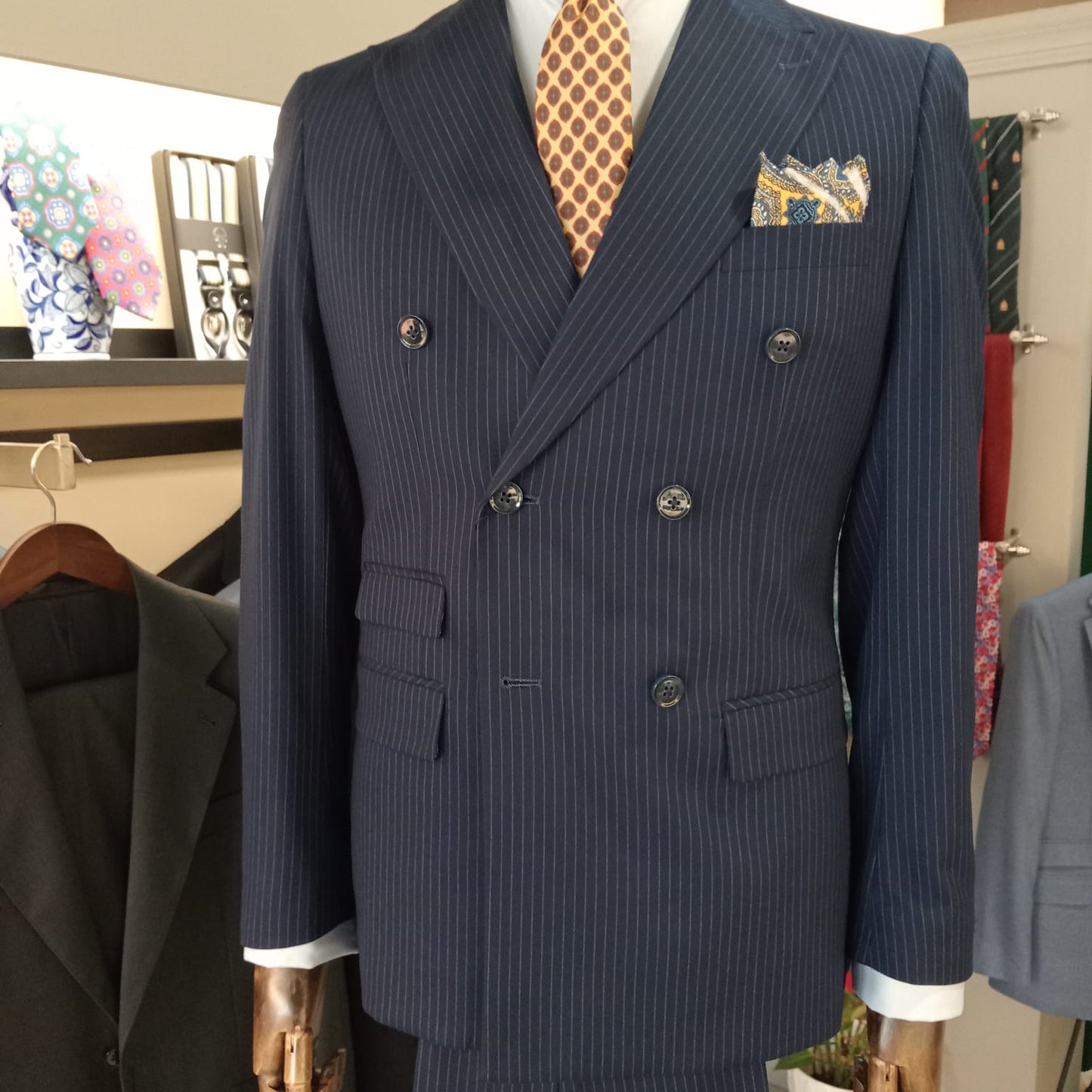 Traje cruzado raya diplomática