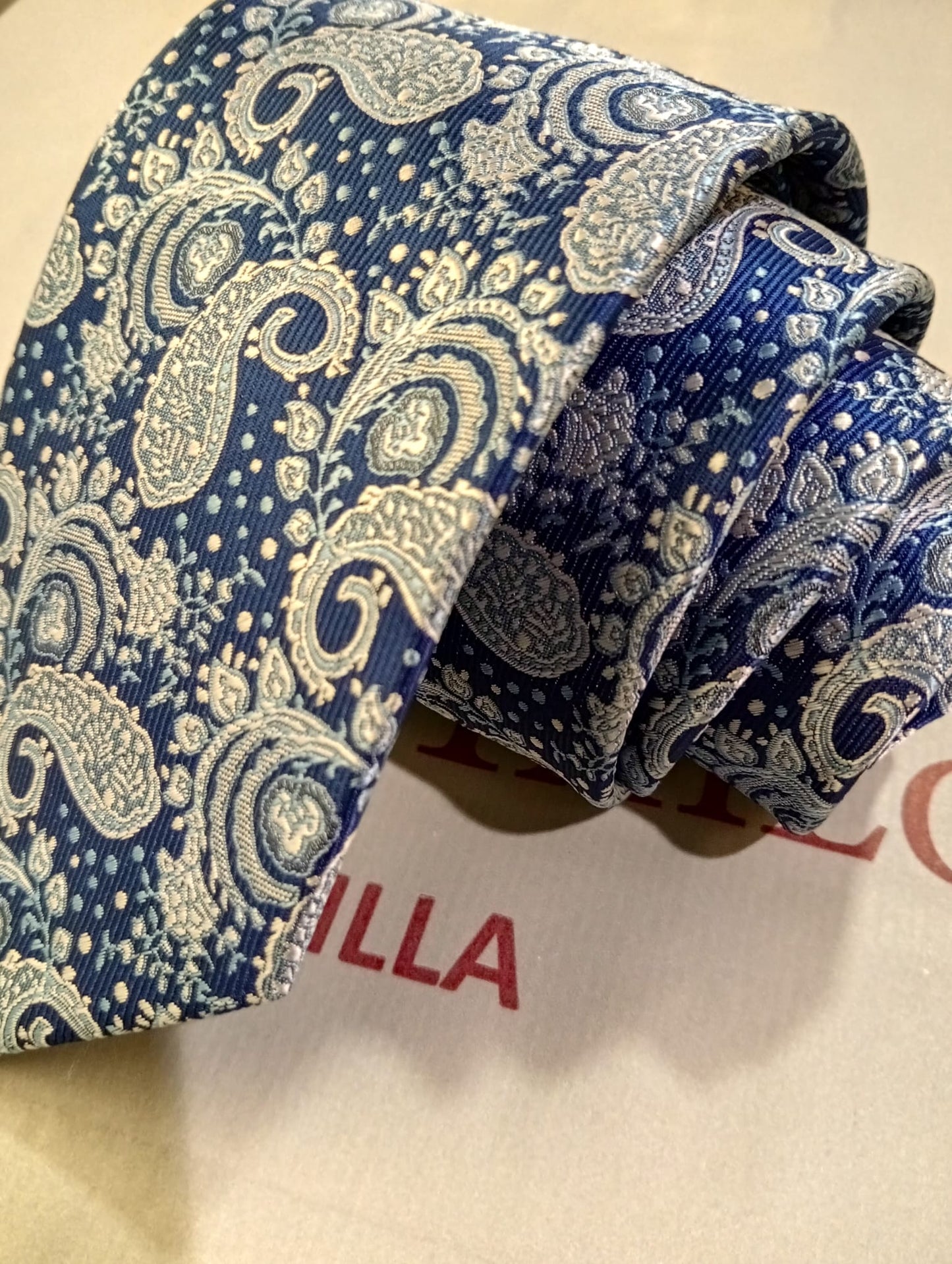 Corbata amebas azules