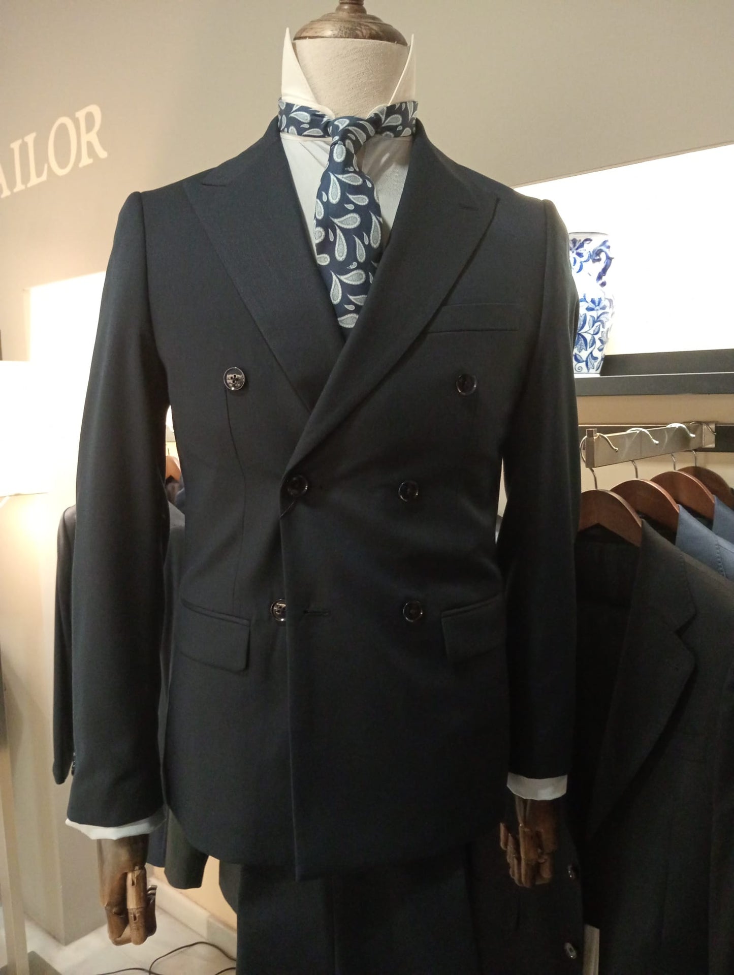 Traje cruzado azul marino