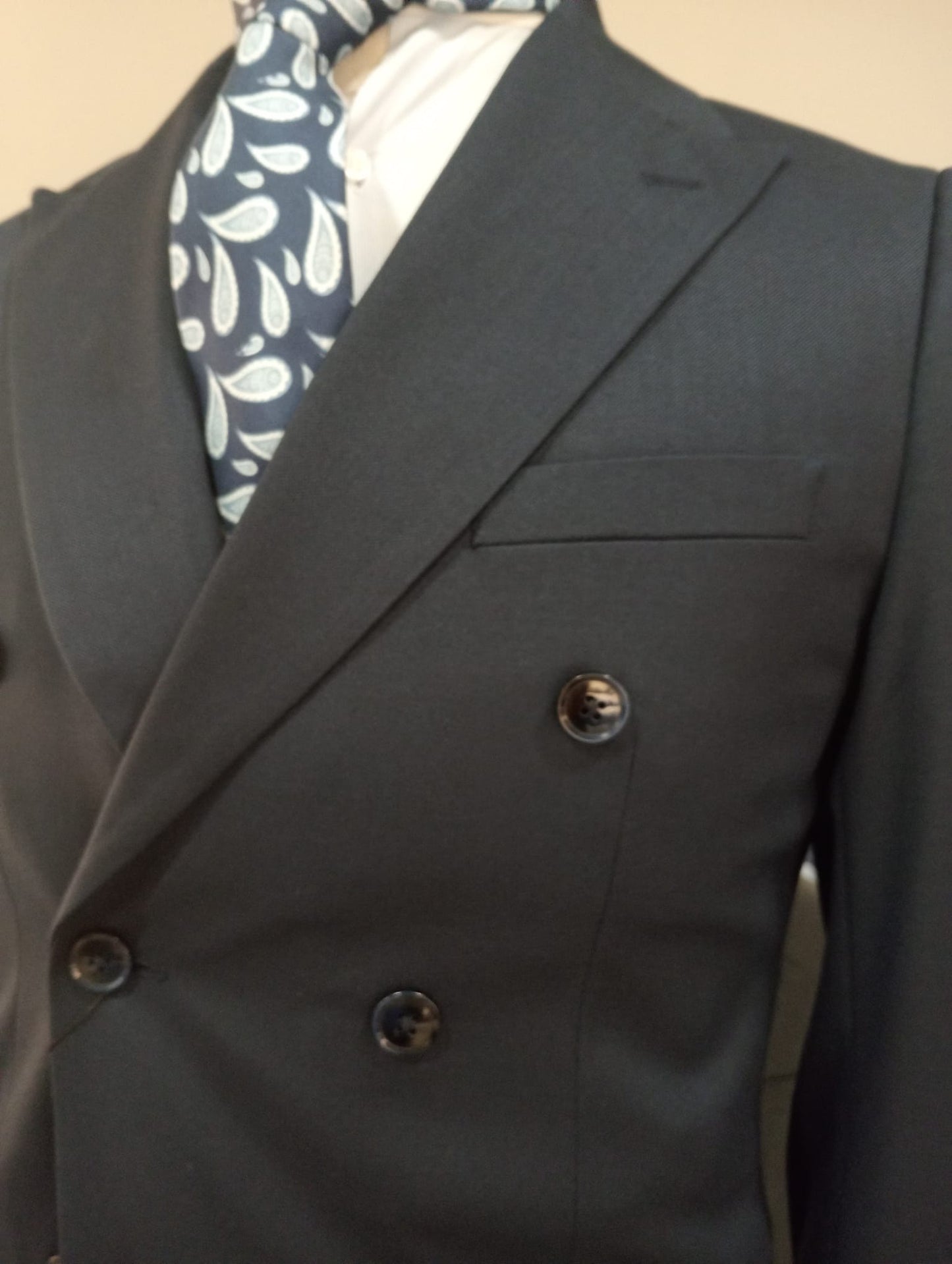 Traje cruzado azul marino