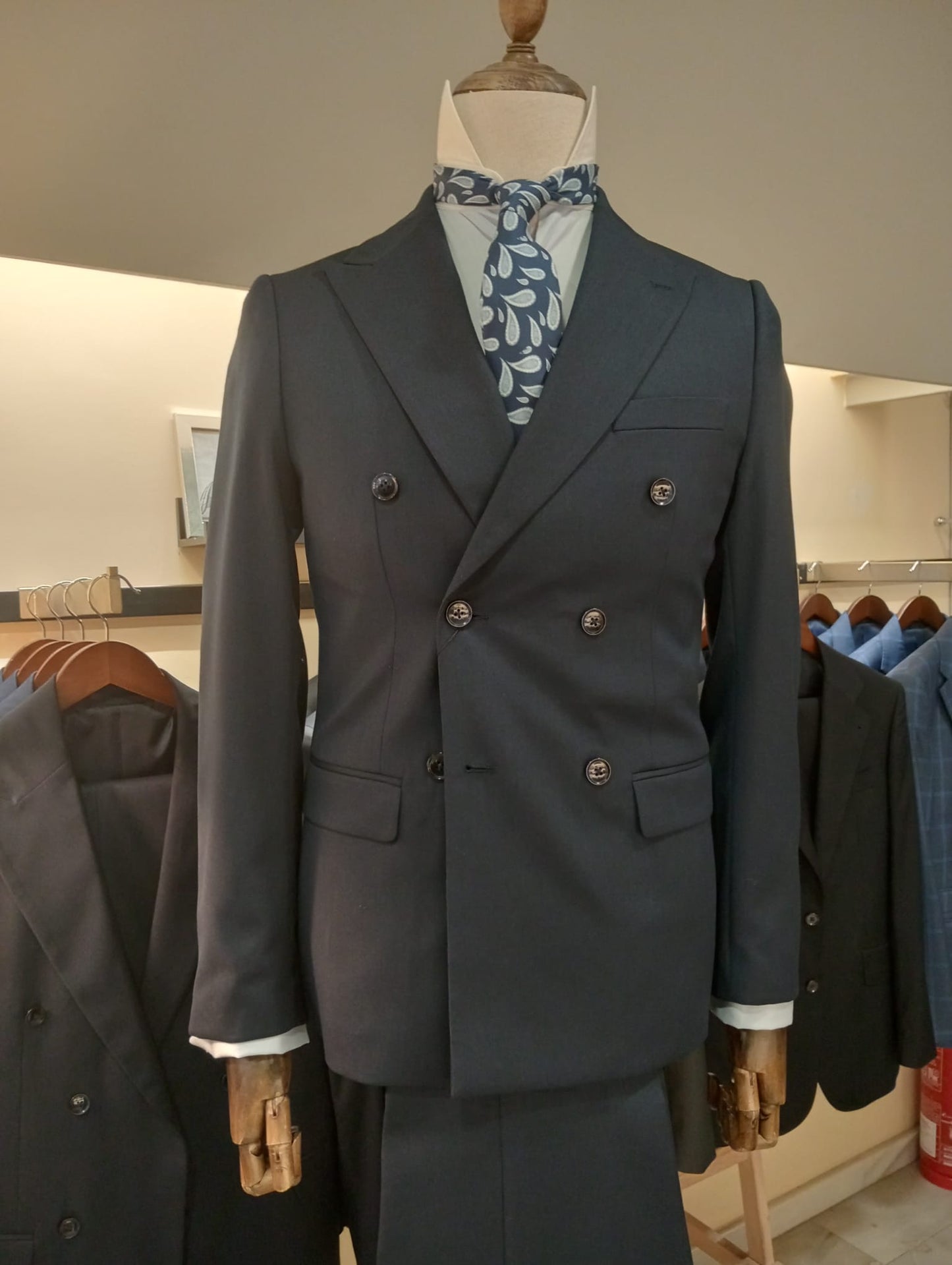 Traje cruzado azul marino