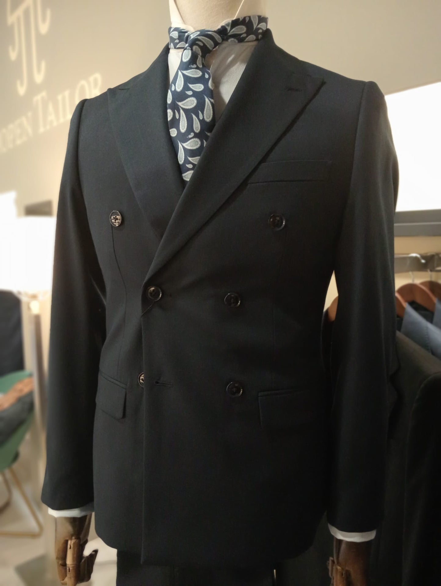 Traje cruzado azul marino